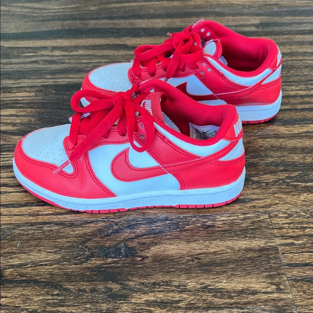 Kids Nike Dunk Low Casual Shoes - Bright Red and White - Picture 3 of 5